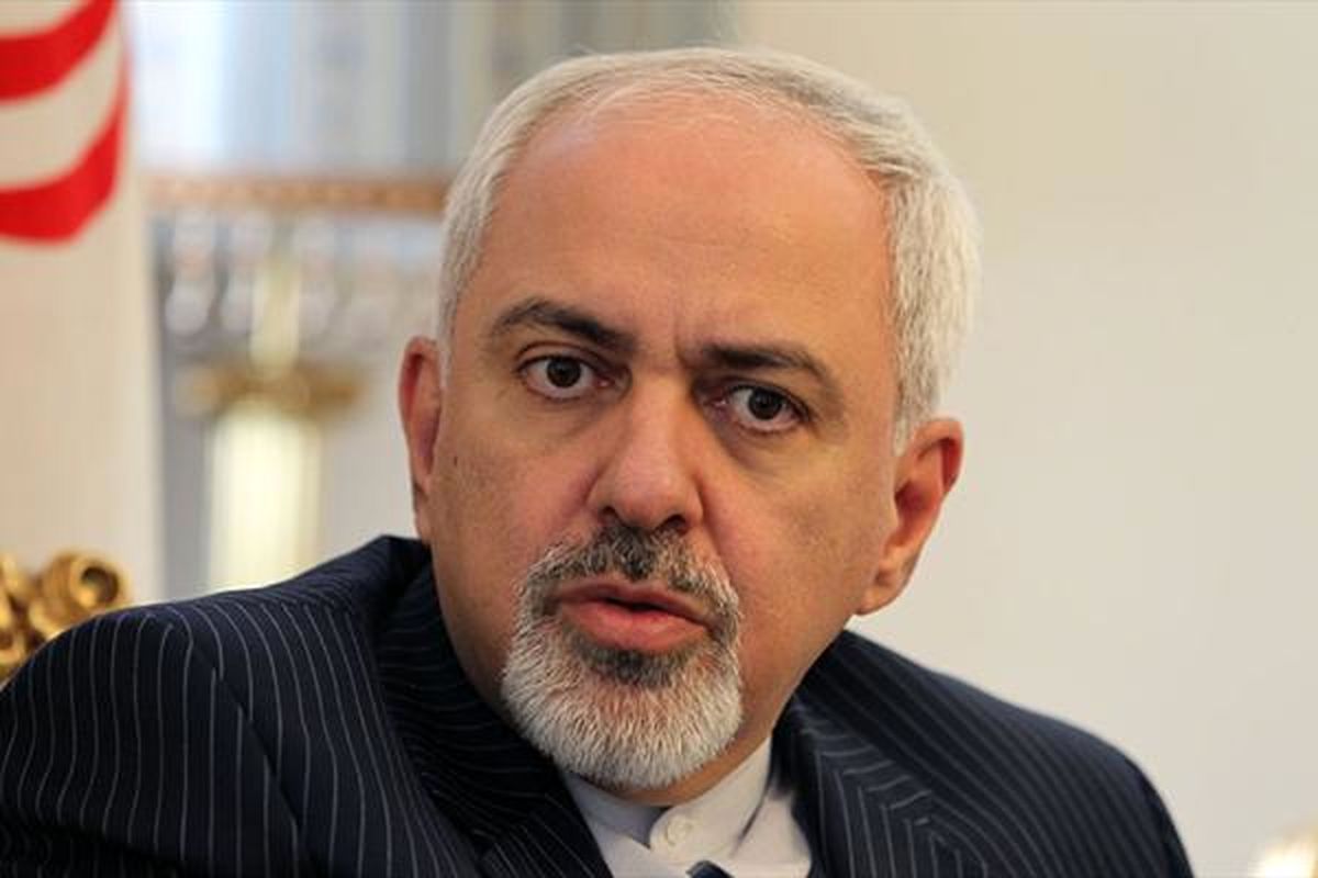 ظریف: به خاطر ورود مشتی دلار دفاع از مردممان را رها نمی کنیم