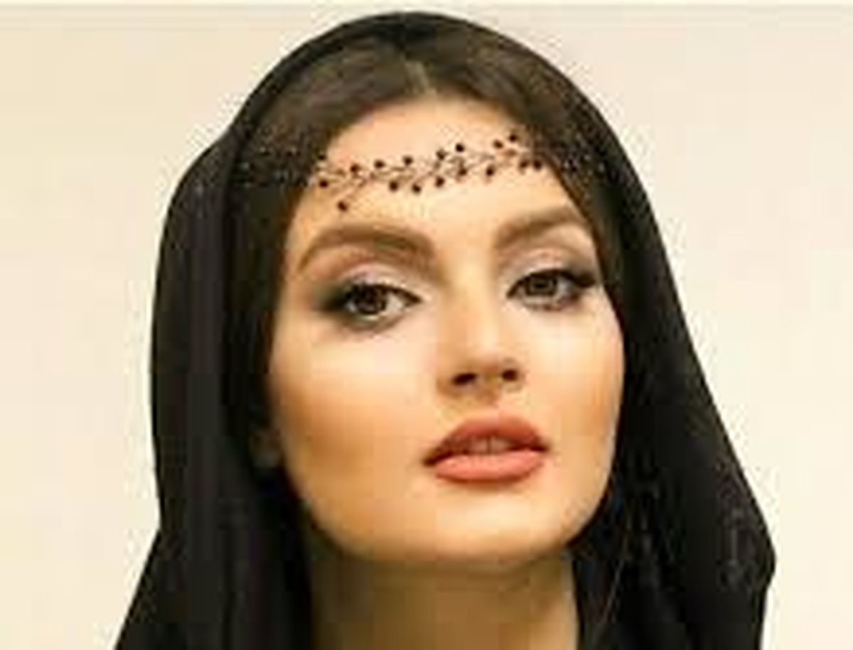 تیپ نیلوفر پارسا در یک تئاتر/عکس