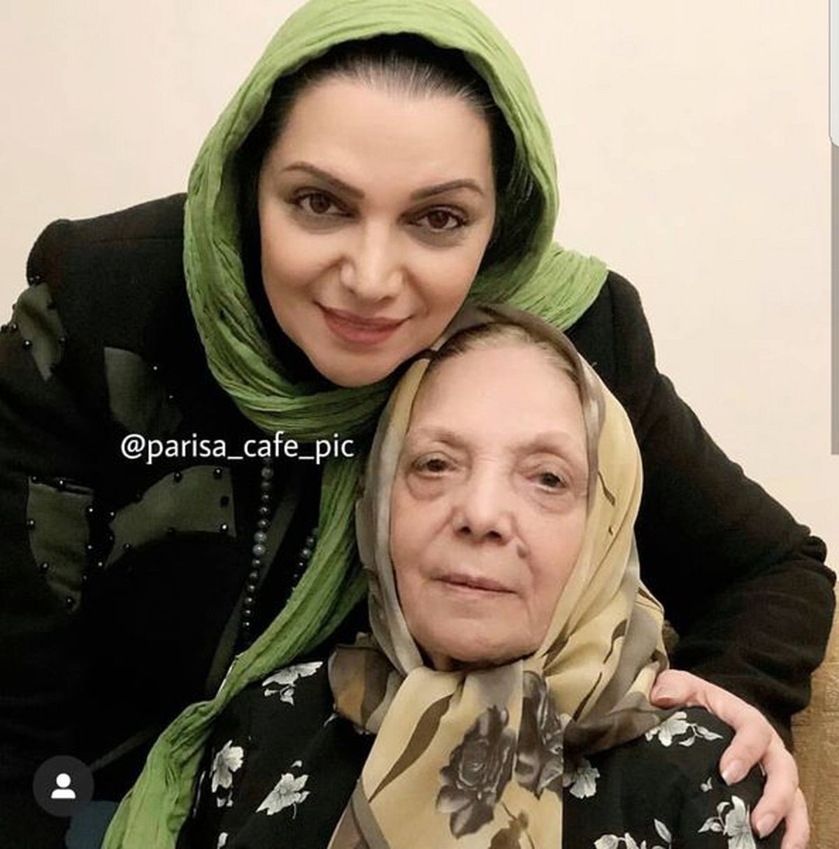 الهام پاوه نژاد در محضر مادر+عکس