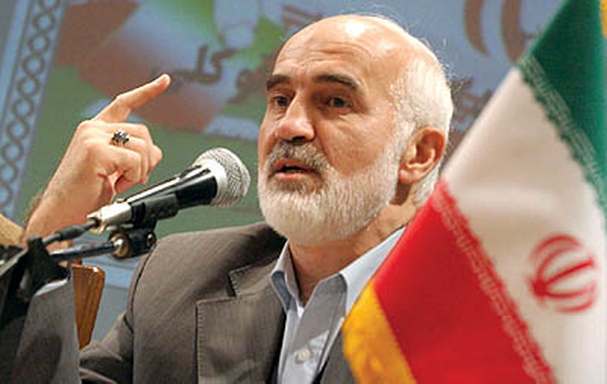 دولت روحانی باید به قانون بازگردد