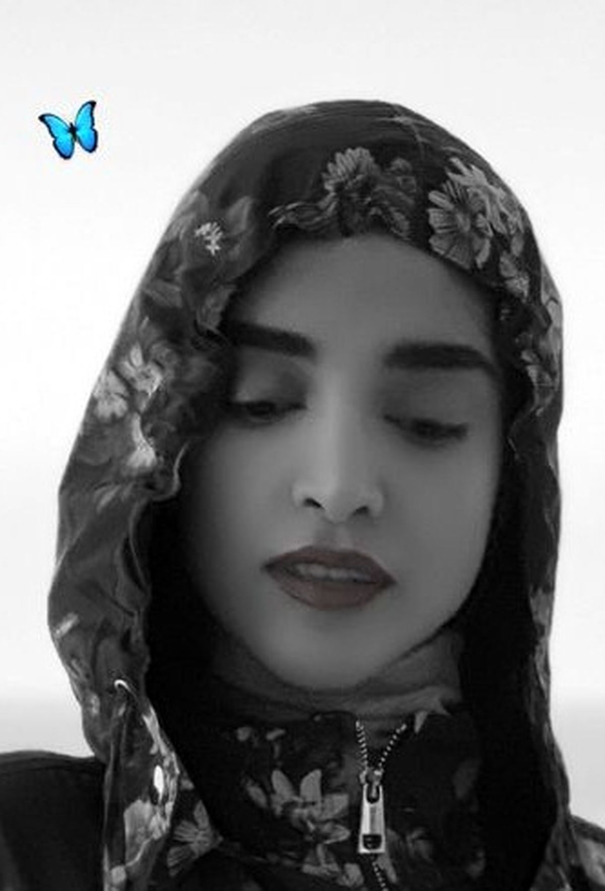 الهه حصاری با کاپشن گلگلی پروانه ایش+عکس