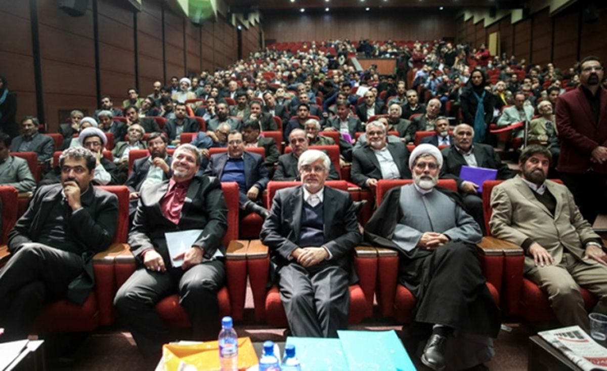 آشکار‌شدن گسل اعتدال- اصلاحات/ تجدیدنظرطلبان چک‌های حمایتی از روحانی را پس می‌گیرند