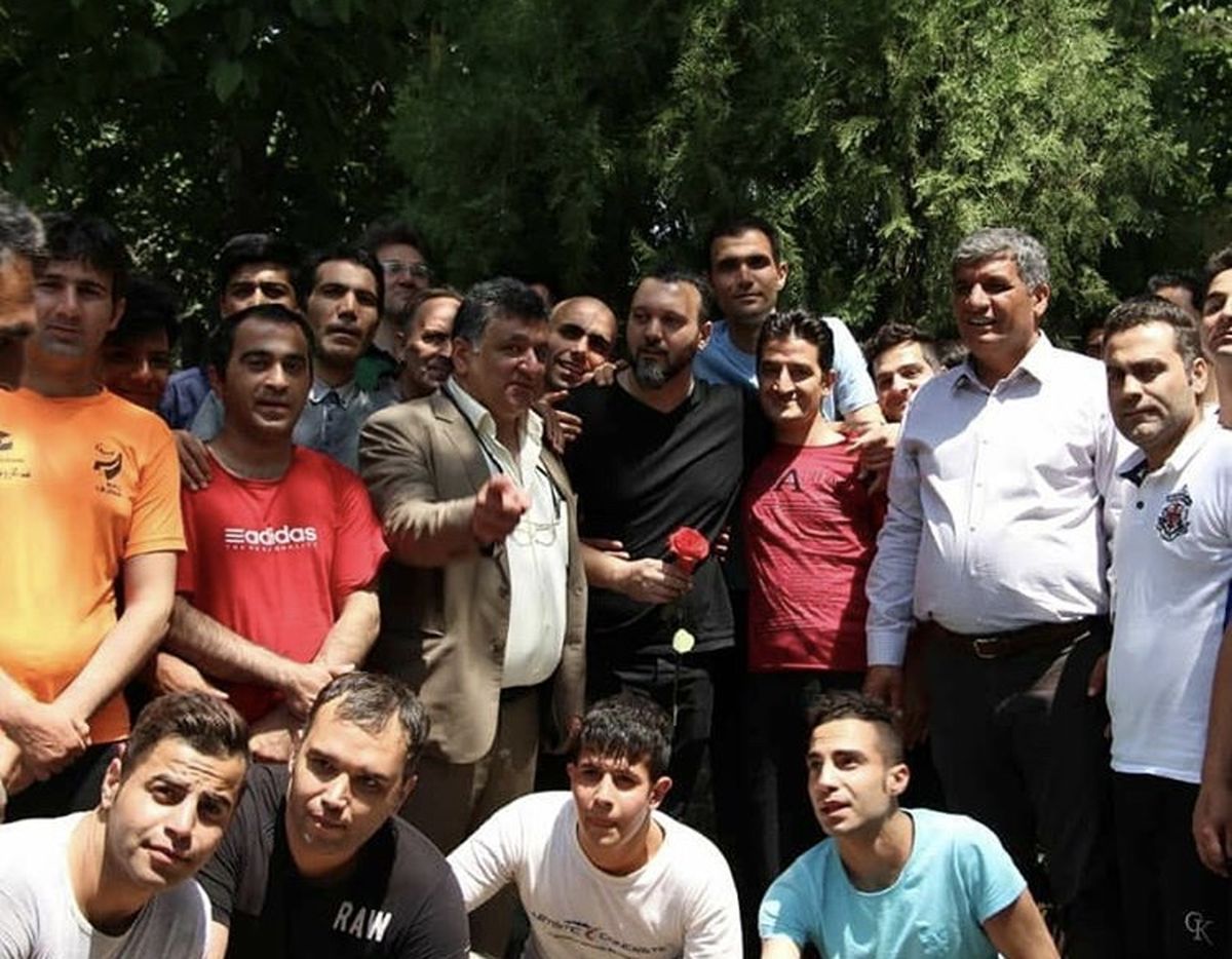کامبیز دیرباز در جمع هوادارانش + عکس