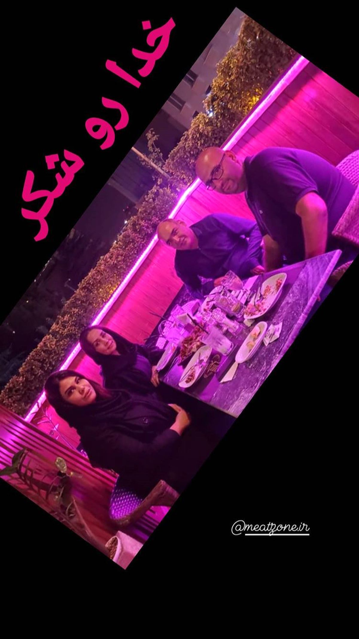 رامبد شکرآبی به همراه همسر و دوستانشان در رستوران + عکس