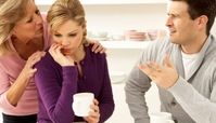 اصول رفتار با همسر در جمع و باید ها و نباید ها | جملاتی که تو جمع به همسرت بگی عاشقت میشه