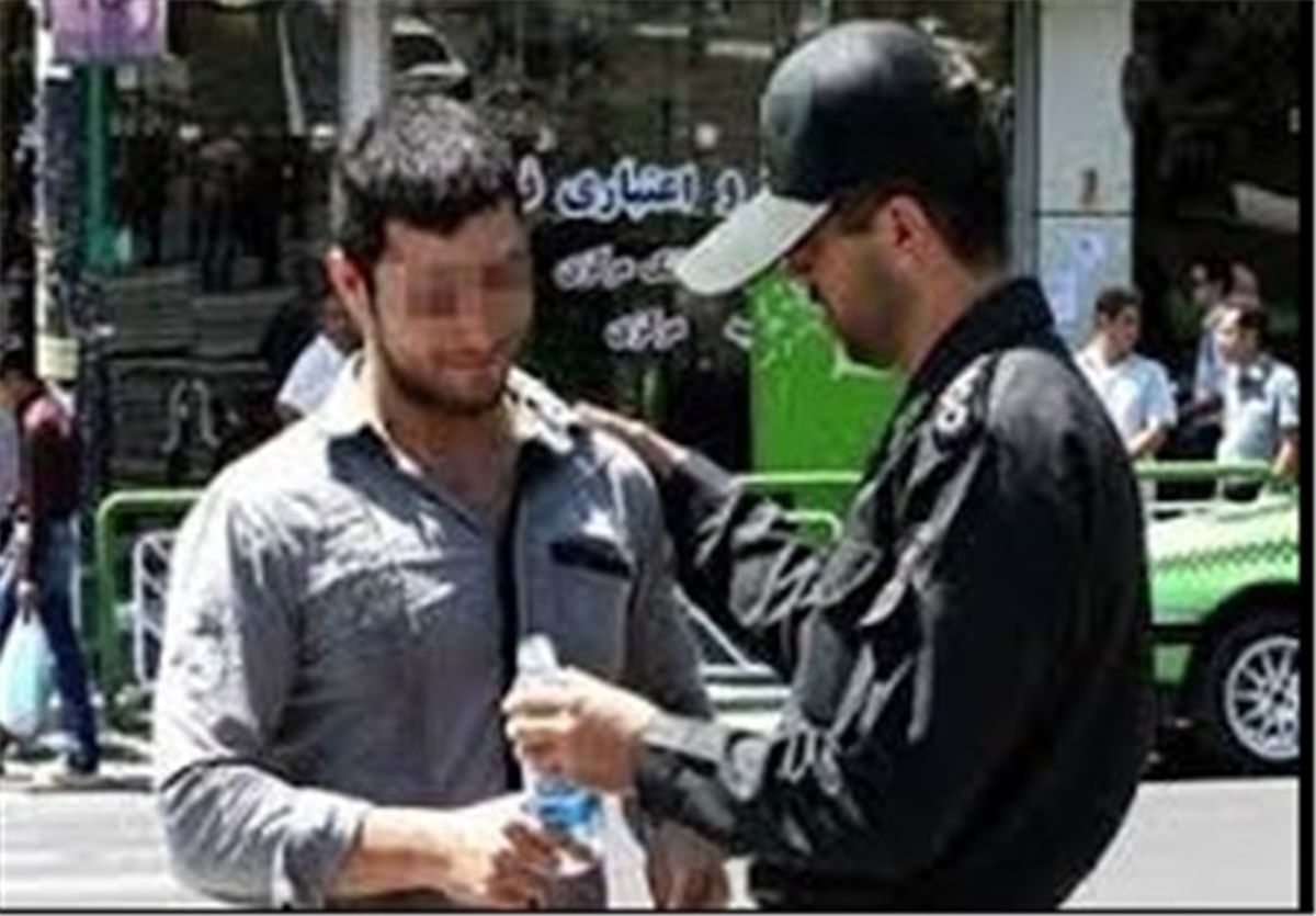 برخورد پلیس با تظاهر به روزه‌خواری 