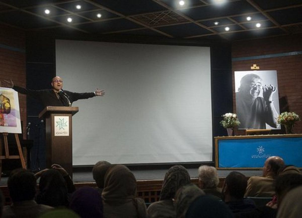 کیک تولد ۸۸ سالگی حمید سمندریان، ۷ سال پس از درگذشت او بریده شد/ عکس