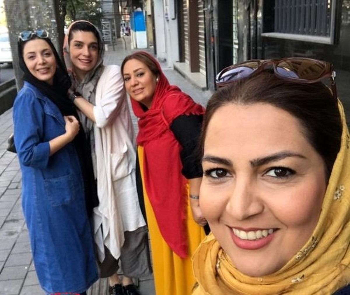 پیاده روی الیکا عبدالرزاقی و دوستانش+عکس