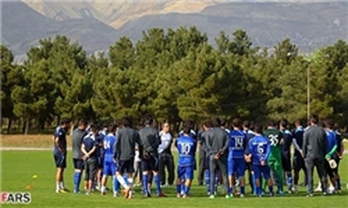 لیونل مسی در کنار استقلالی‌ها