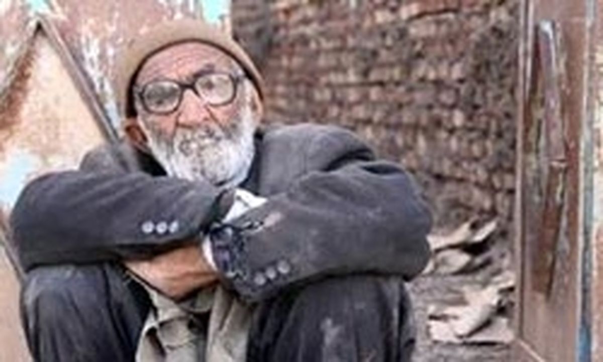 هر حیوانی که این پیرمرد را نیش بزند، می‌میرد/عکس