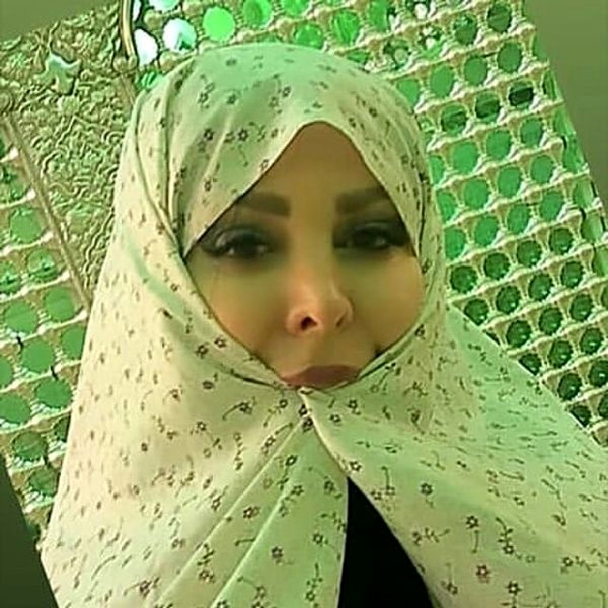 فلور نظری با چادر گل گلی + عکس