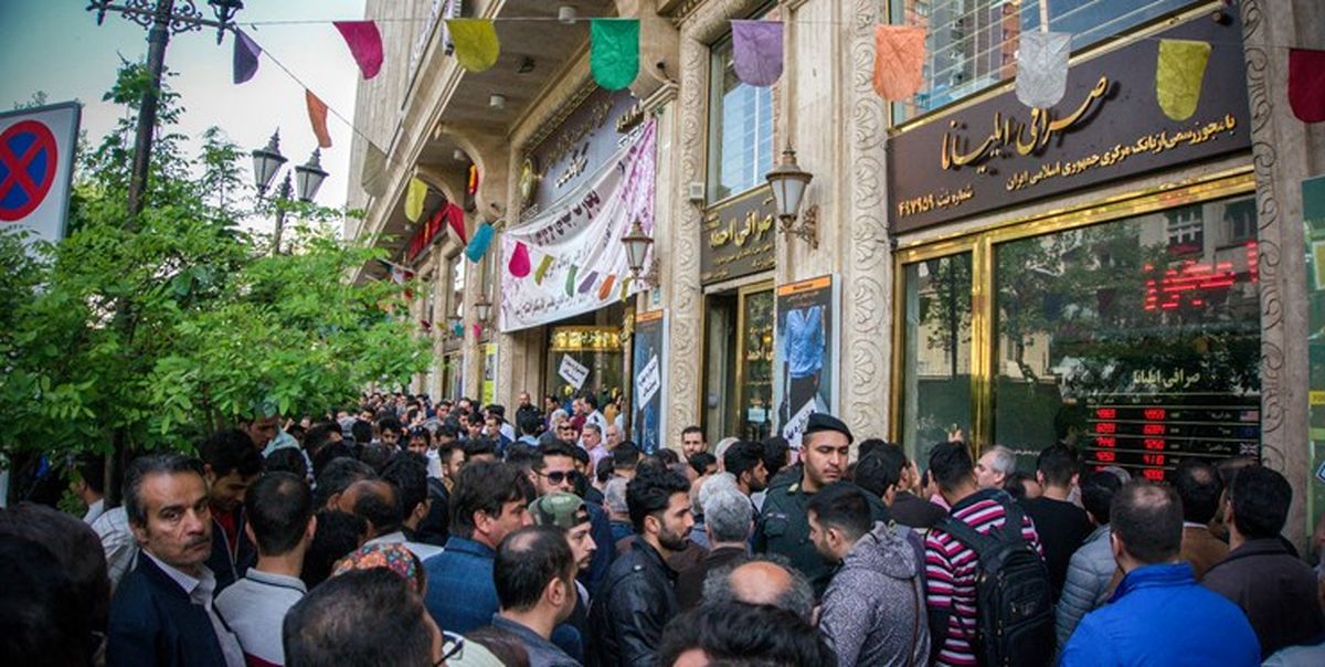 خرید و فروش ارز خارج از صرافی‌ها ممنوع شد