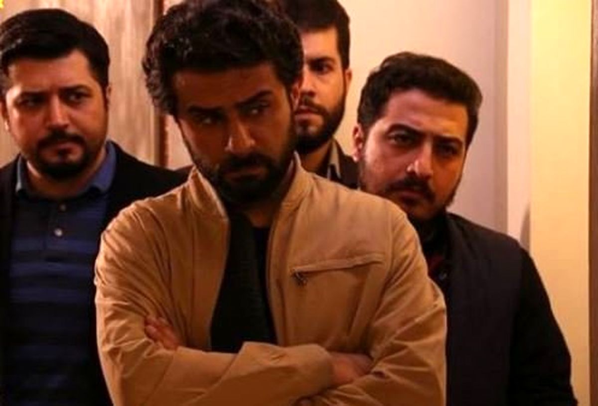 خواننده ای که بیخود اسمش در تیتراژ گاندو آمده است!