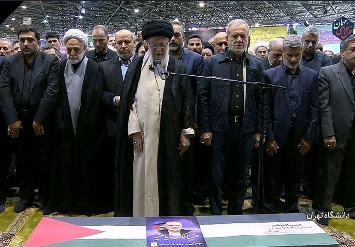 ویدئوی ناراحت کننده از دلجویی رهبر انقلاب از فرزند شهید هنیه 