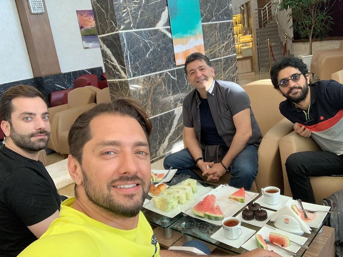 بهرام رادان و دوستانش در مشهد+عکس