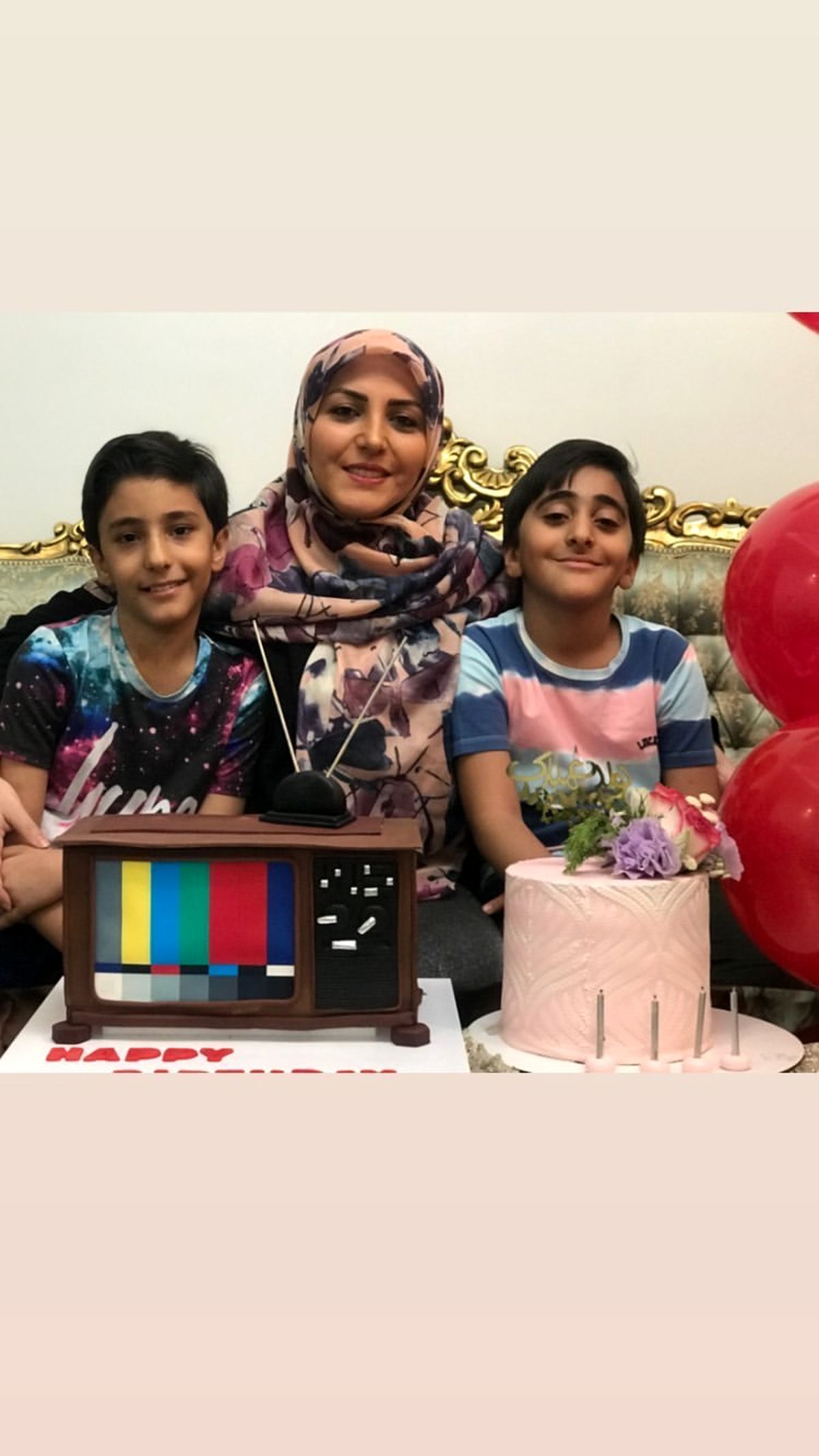 خانم مجری و دوقلو هایش + عکس