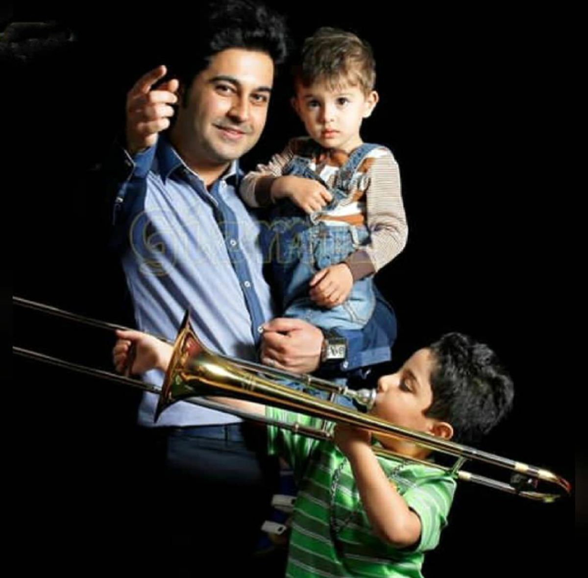 عکس خواننده ای که هیچگاه فراموش نمیشود