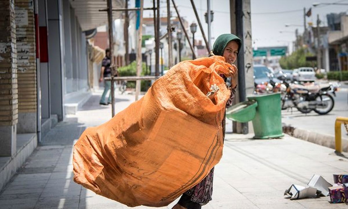 کودکانی که زیر بار زباله خم شدند
