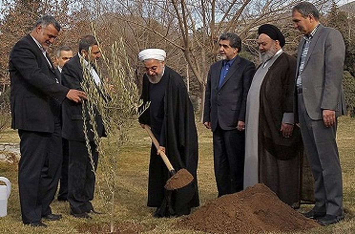 رییس جمهور یک اصله نهال در ولنجک کاشت
