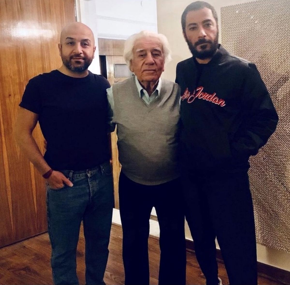 نوید محمدرزاده در کنار پدر و برادرش + عکس