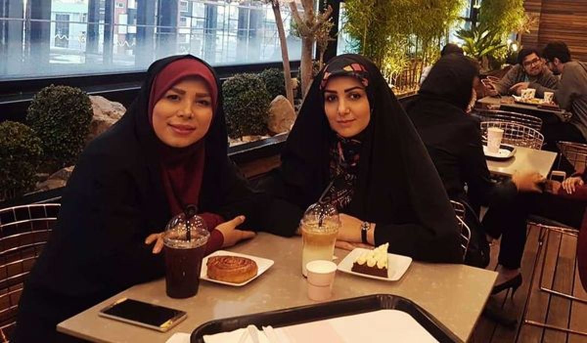 حانیه سامعی و رفیقش در یک کافه + عکس