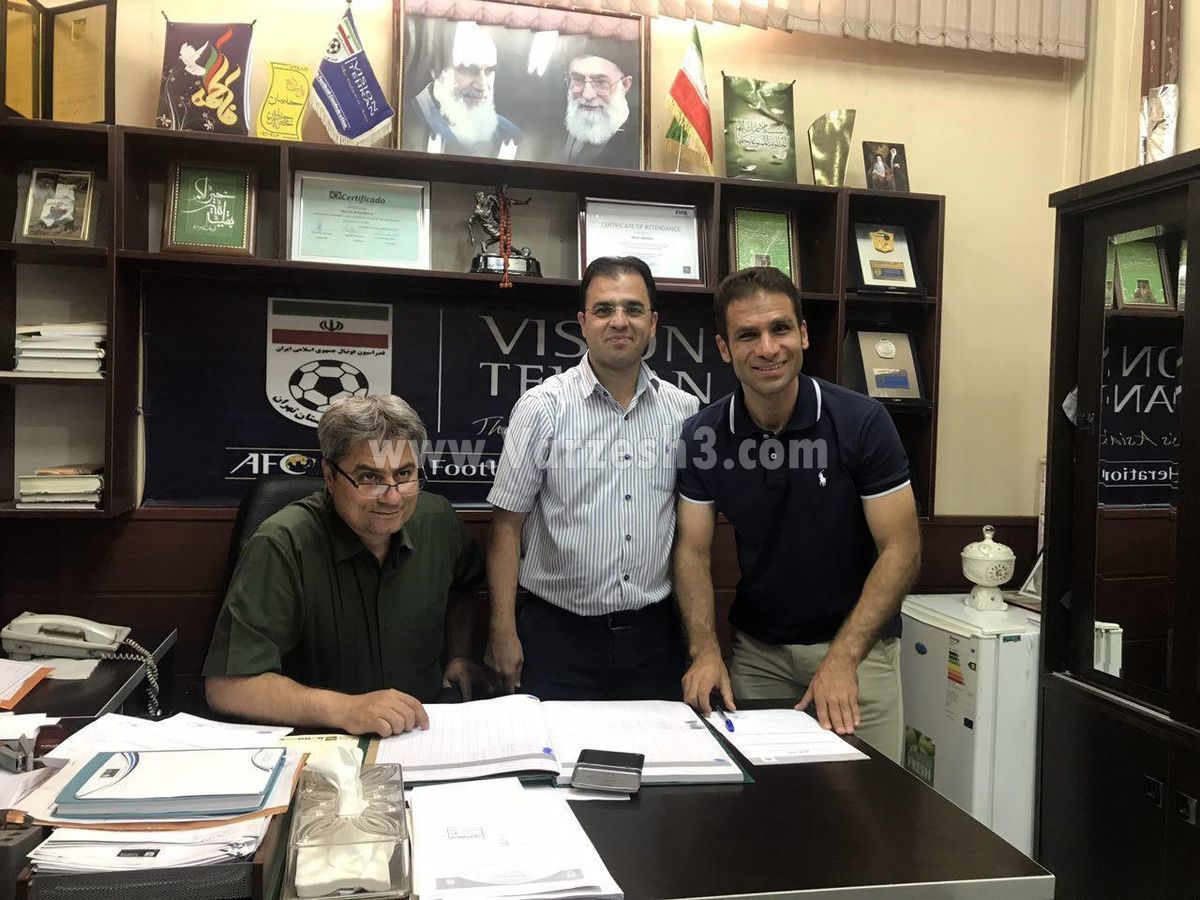صادقی اولین قرارداد مربیگری خود را ثبت کرد