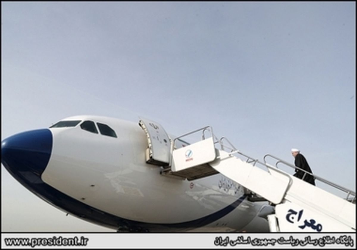 بدرقه کنندگان روحانی در سفر به هند (عکس)