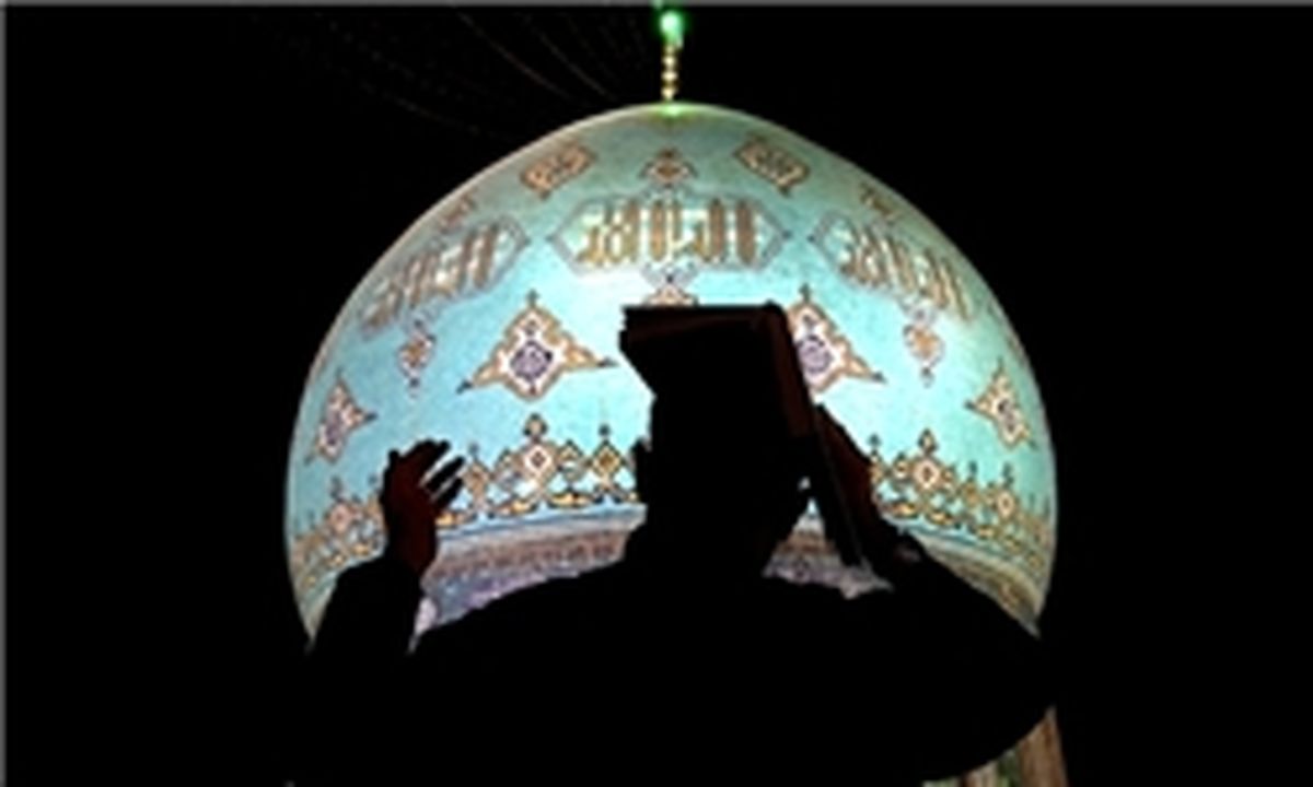 آیا قرآن سر گرفتن شیوه‌ای خاص دارد؟ 