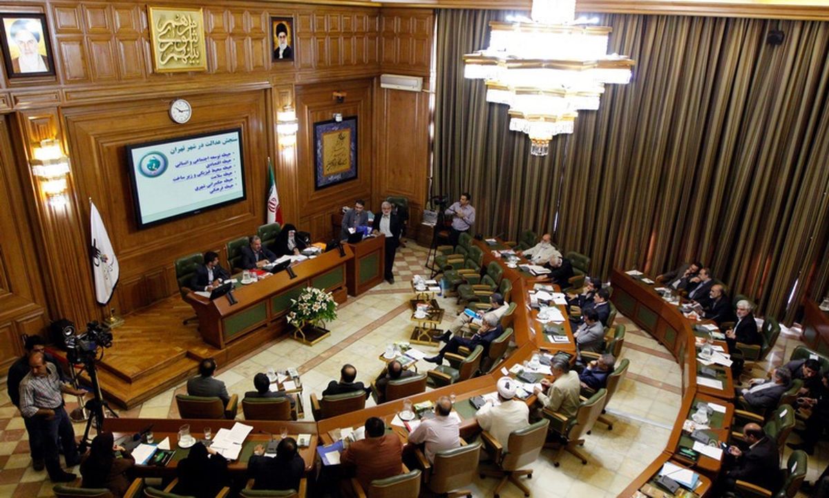 رئیس سازمان میراث فرهنگی مانع استیضاح شهردار تهران شد!/ شورا با کسی تعارف ندارد 