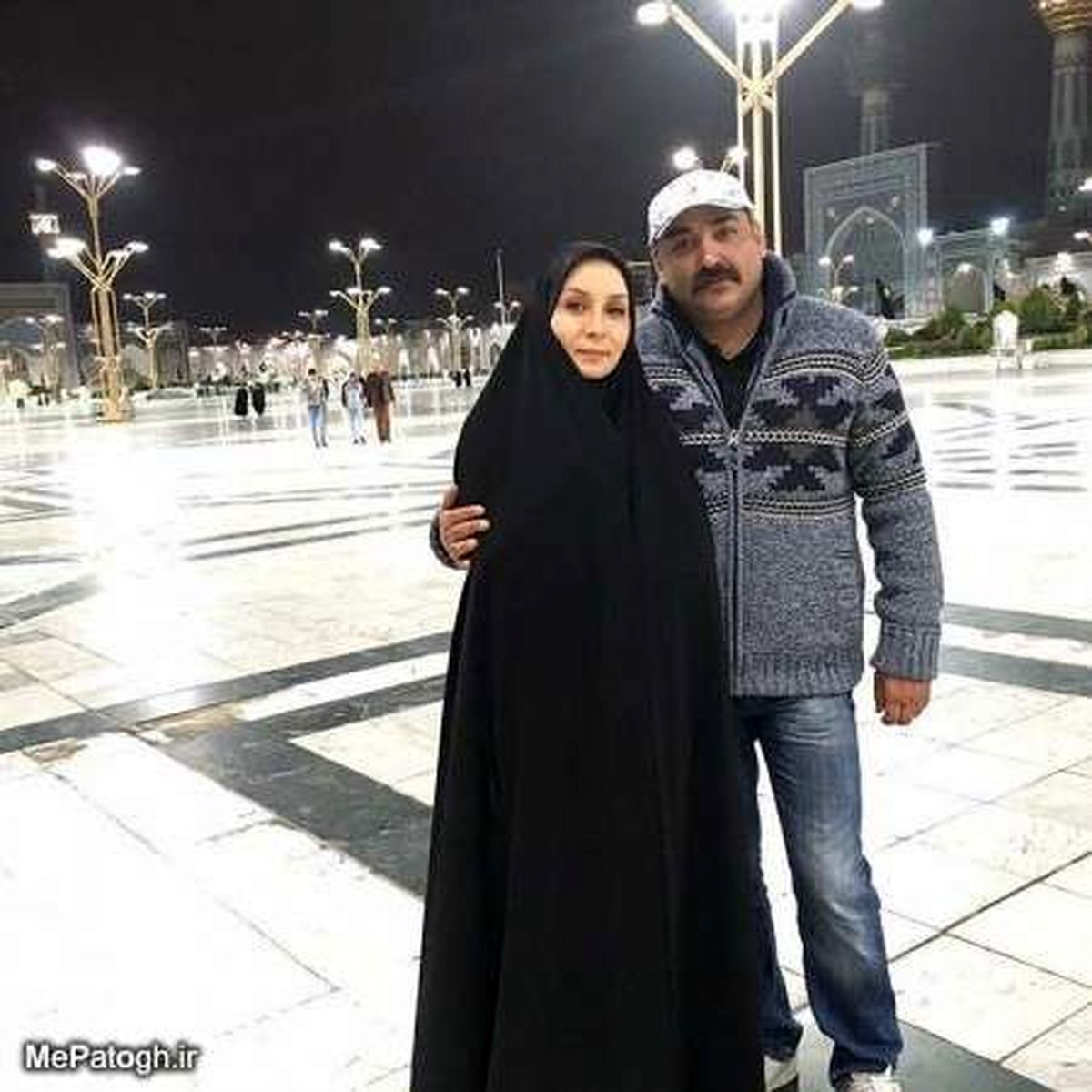 زوج بازیگر معروف در حرم امام رضا (ع)+عکس