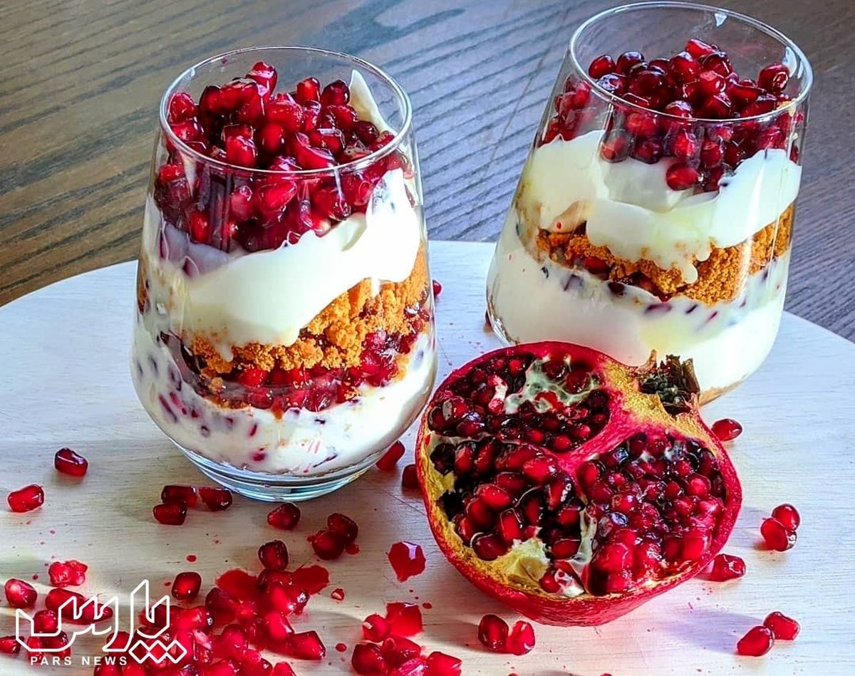 طرز تهیه دسر انار بیسکویت به روش مجلسی مرحله به مرحله مخصوص شب یلدا!