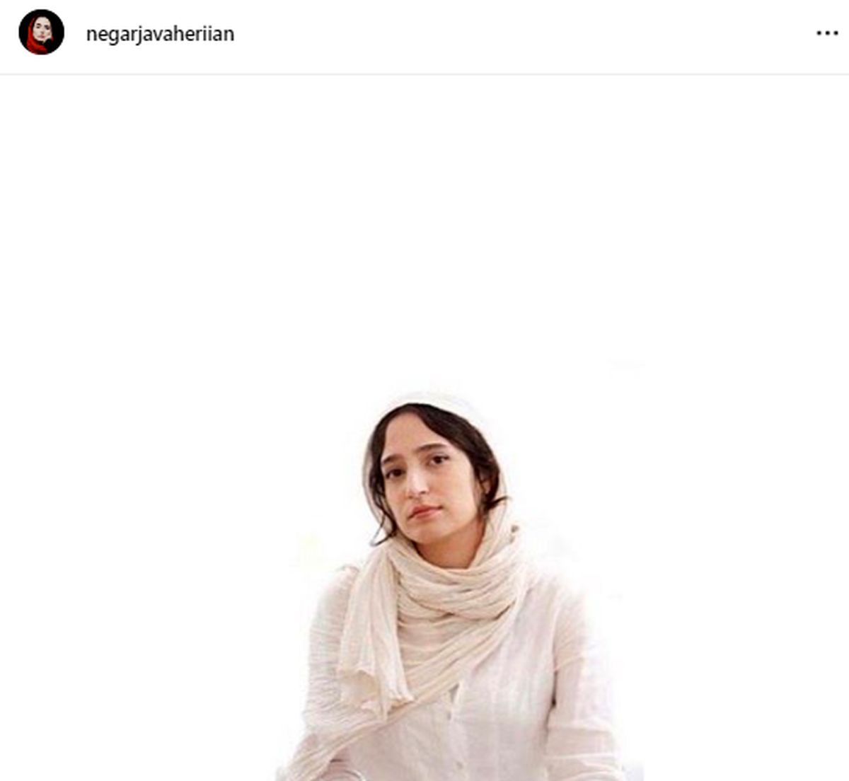 پوشش سراسر سفید نگار جواهریان