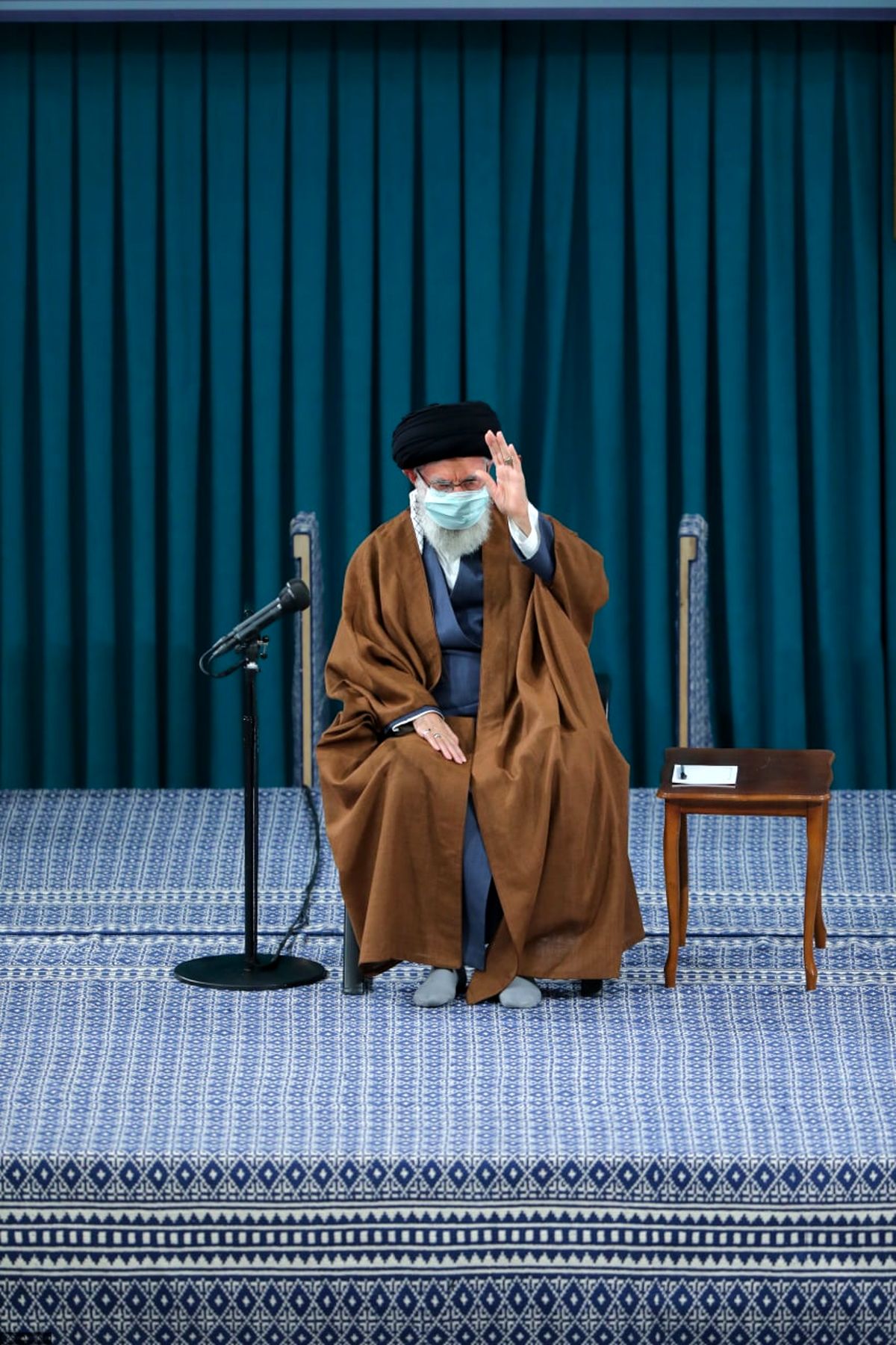 نصیحت کردن سعودی ها توسط رهبر انقاب در دیدار با مسوولان!