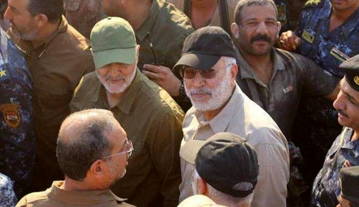رونمایی از پوستر شهیدان سلیمانی و المهندس در عراق+ فیلم