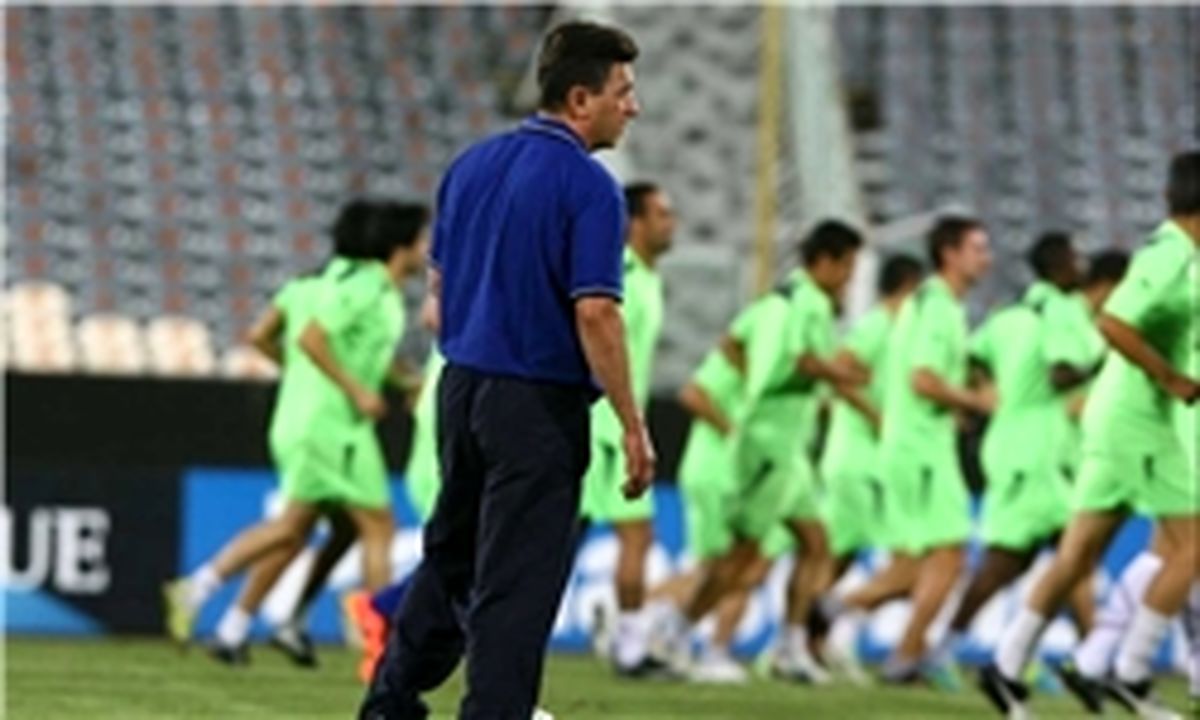 انتقاد قلعه‌نویی از عملکرد بعضی از بازیکنان