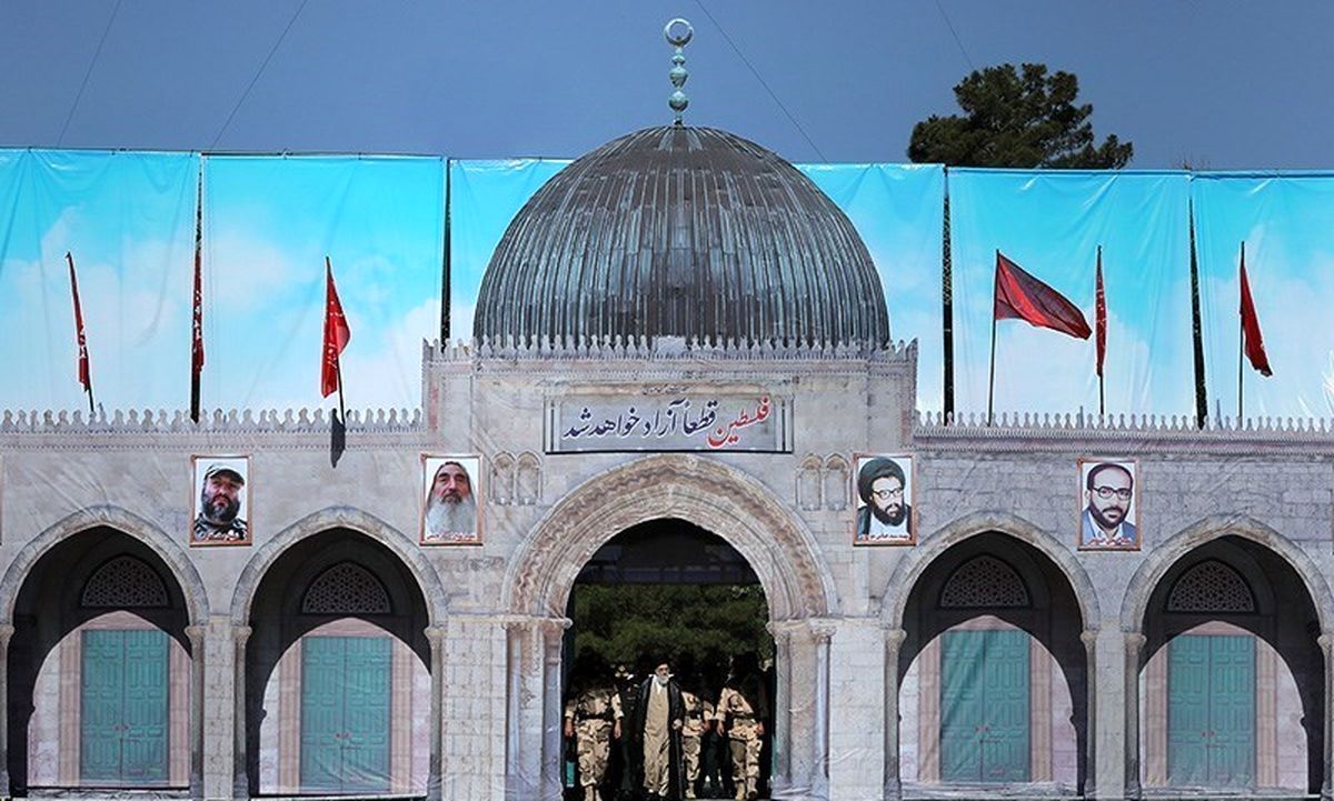 ورود امام خامنه‌ای به میدان صبحگاه دانشگاه افسری سپاه + عکس