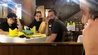 مهراب قاسمخانی و فرزندانش در رستوران+عکس
