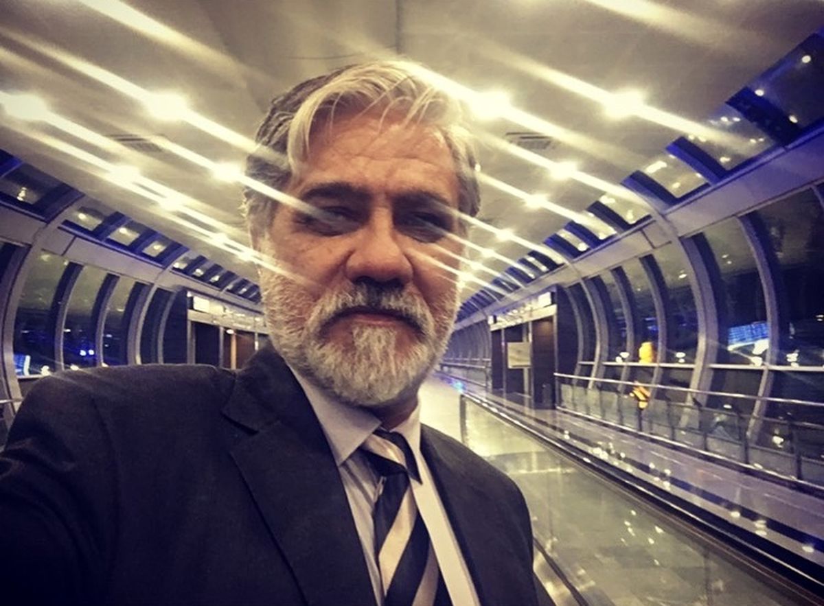 بازیگر معروف در فرودگاه + عکس