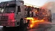 خودروی تریلی در آتش سوخت!