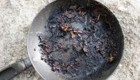 ظروف سوخته را چگونه تمیز کنیم ؟