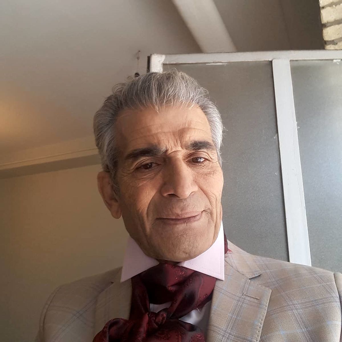 محمد شیری با دستمال گردن عجیبش+عکس