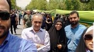 عکس گوینده خبر به همراه خانواده در مراسم راهپیمایی