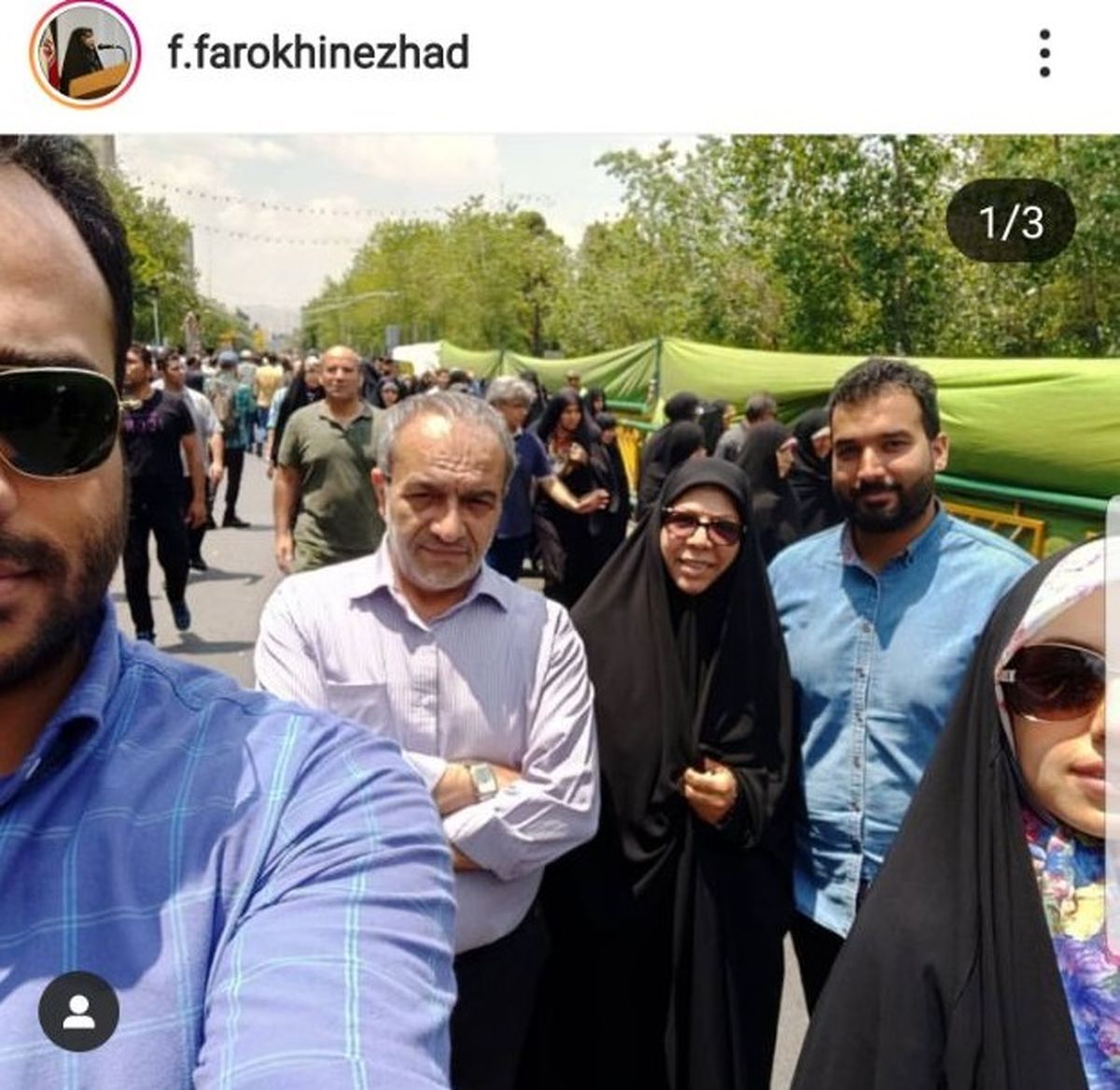 عکس گوینده خبر به همراه خانواده در مراسم راهپیمایی