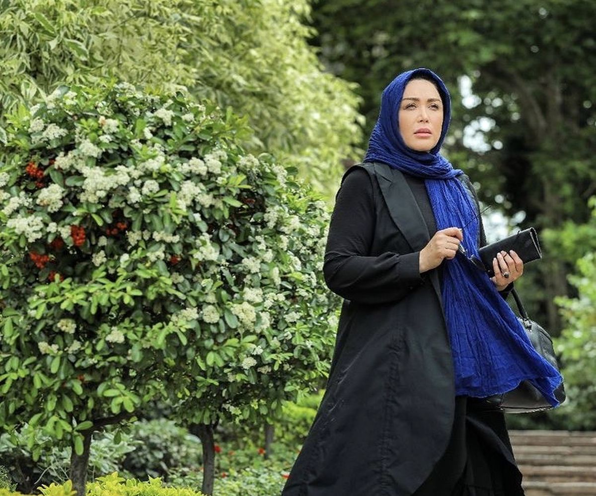 سارا منجزی پور در پارک + عکس