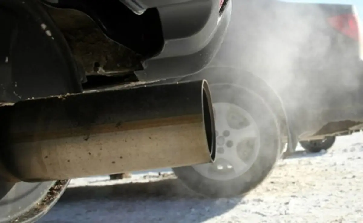 نسیه فروشی خانم ابتکار / چرا آلودگی ناشی از خودروها را به نسیه ۱۰ ساله سپردهاند؟