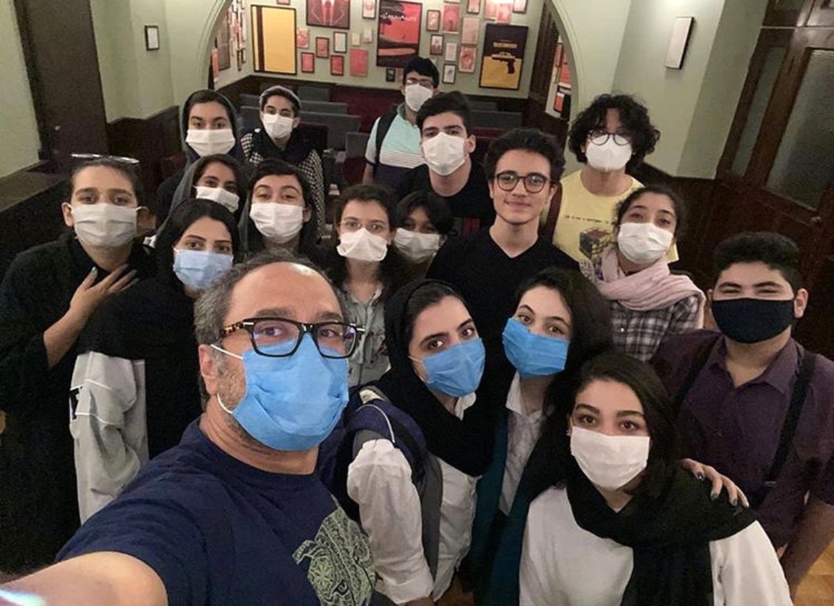 سلفی رامبد جوان ‌با شاگردانش + عکس