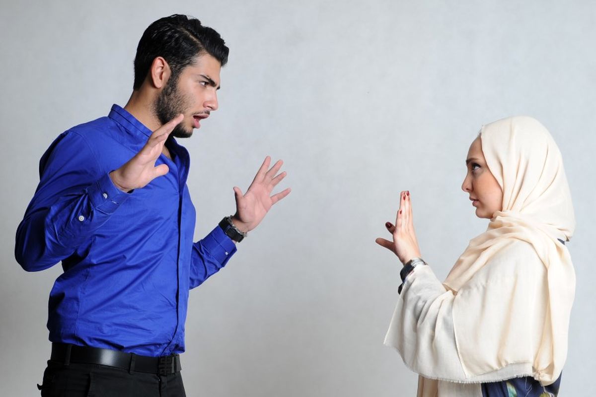 با همسری که مدام ایراد می‌گیرد چه کنیم؟