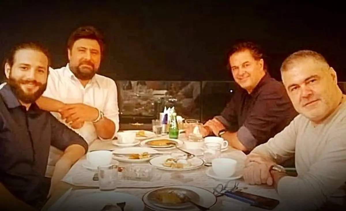 محمد علیزاده و دوستانش در یک رستوران + عکس