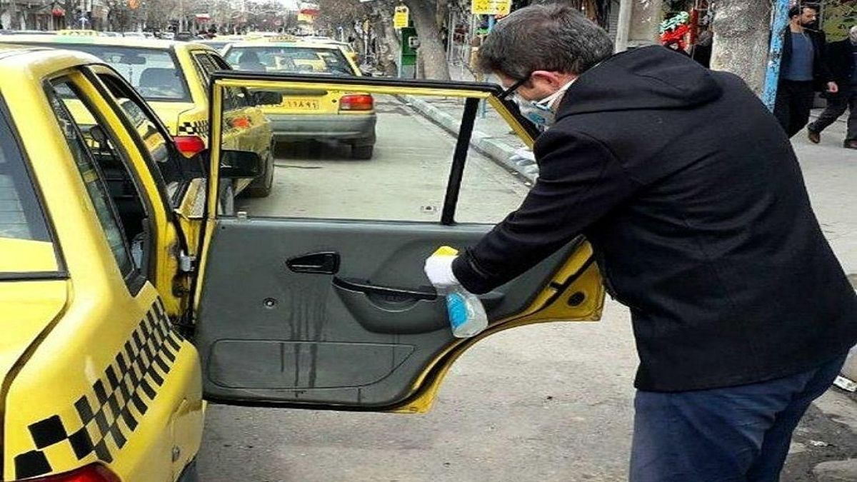 رانندگان تاکسی‌ها داخل خودرو و دستگیره‌ها را ضدعفونی کنند