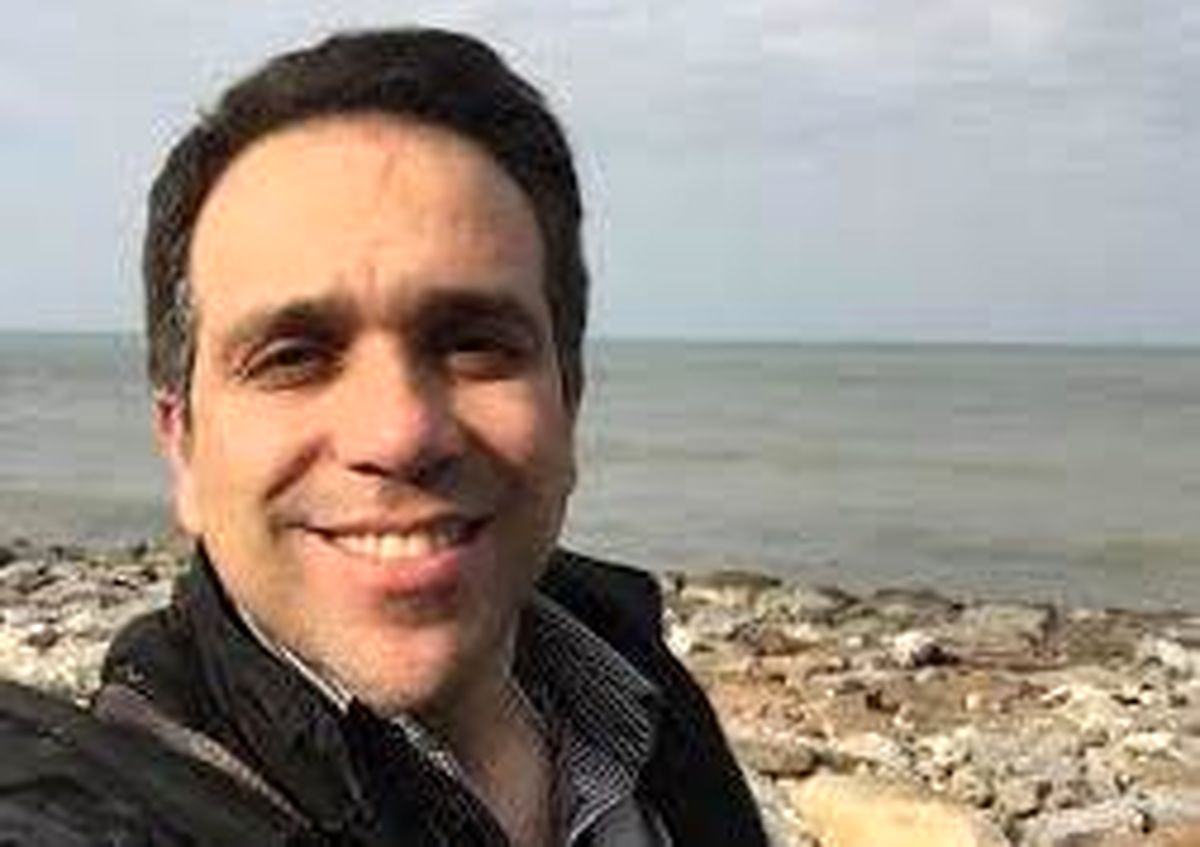  امیر کربلایی زاده با پیراهن گل گلی اش